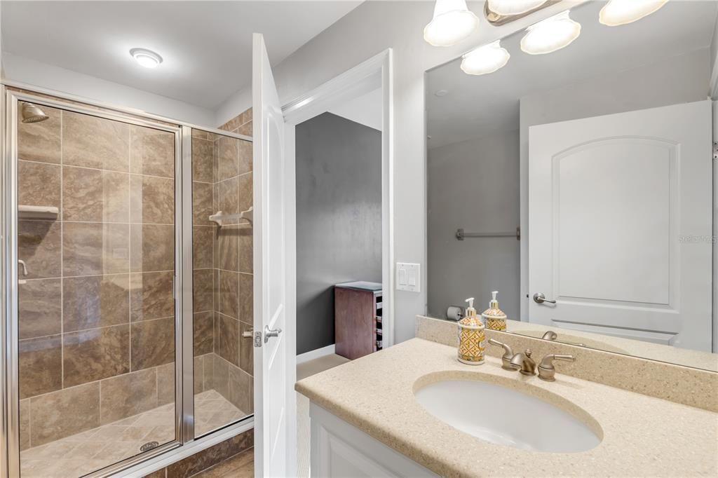 For Sale: $375,000 (3 beds, 3 baths, 1953 Square Feet)