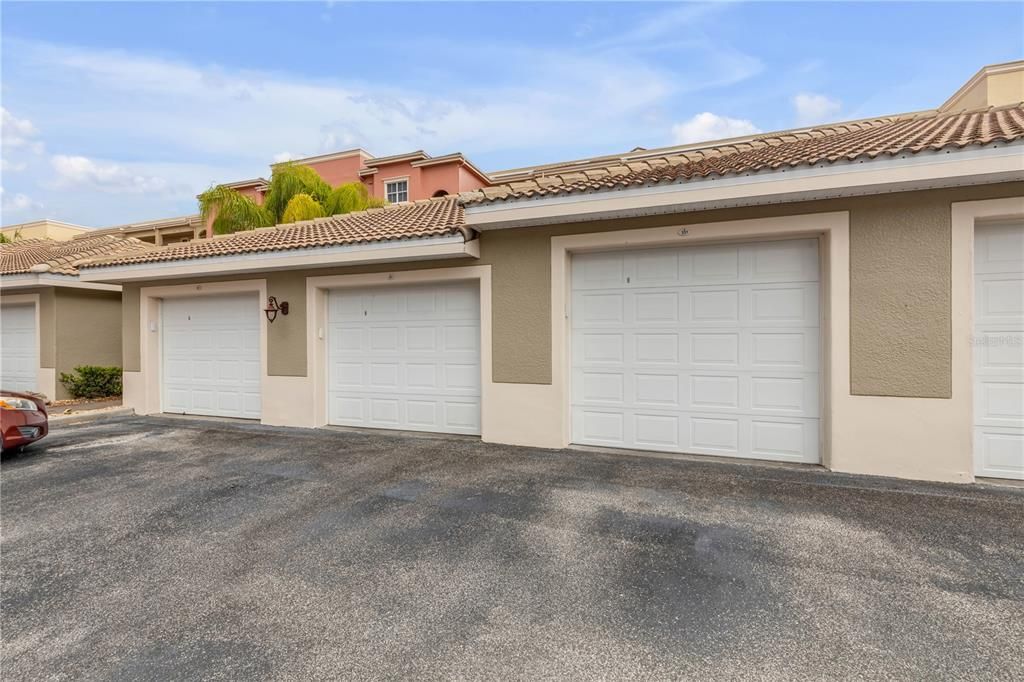 For Sale: $375,000 (3 beds, 3 baths, 1953 Square Feet)