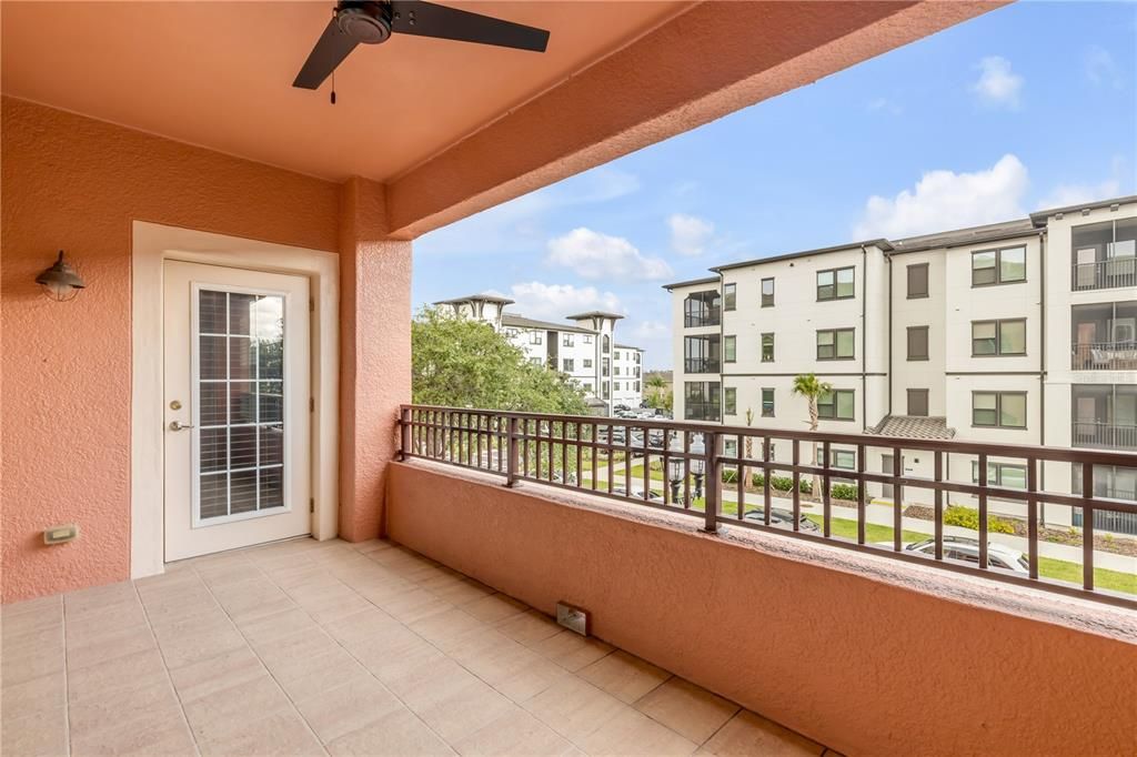 For Sale: $375,000 (3 beds, 3 baths, 1953 Square Feet)