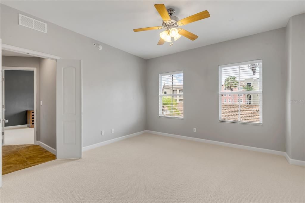 For Sale: $375,000 (3 beds, 3 baths, 1953 Square Feet)