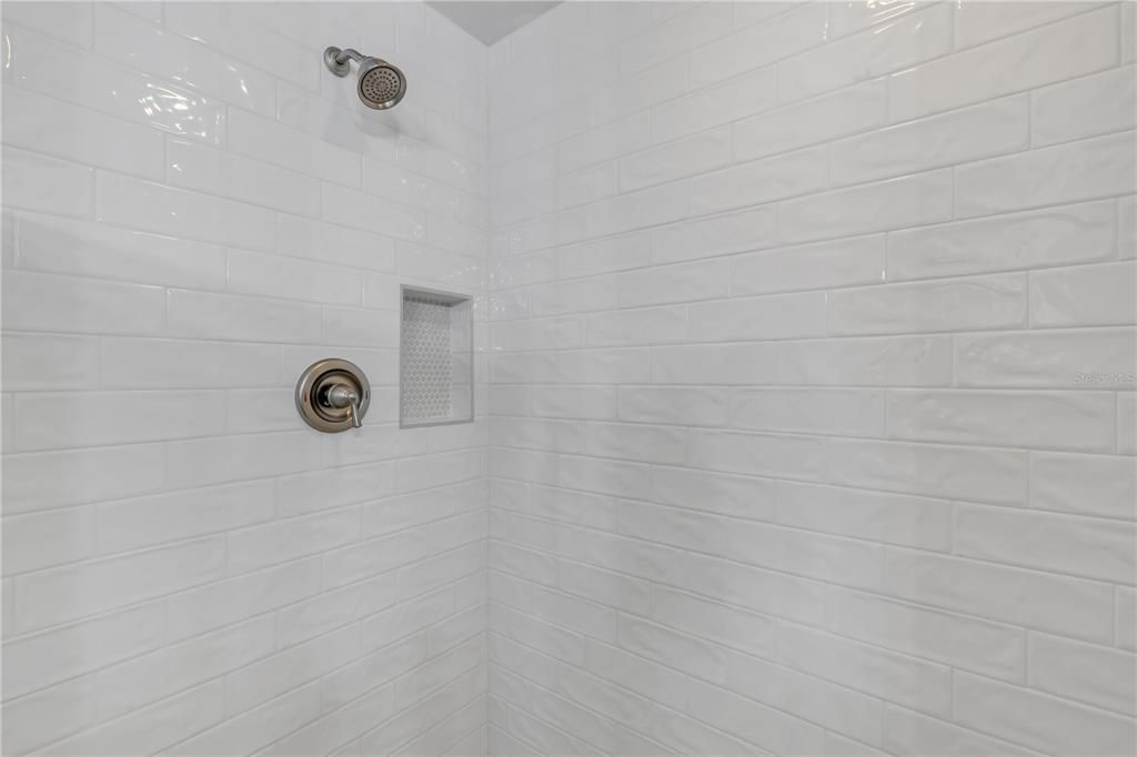 For Sale: $375,000 (3 beds, 3 baths, 1953 Square Feet)