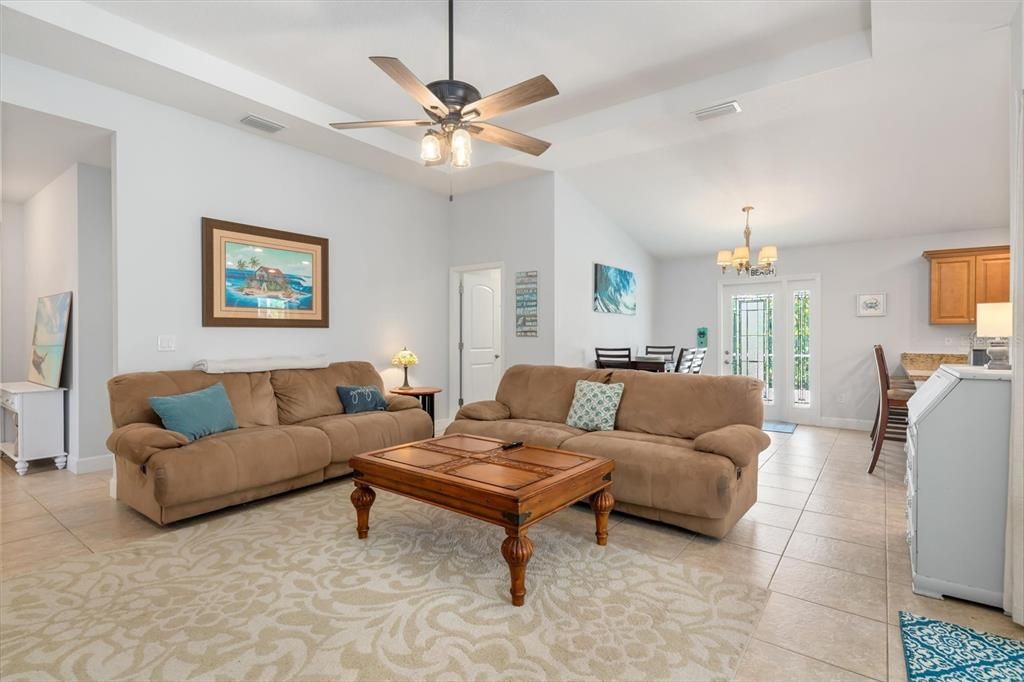 For Sale: $398,500 (3 beds, 2 baths, 1605 Square Feet)