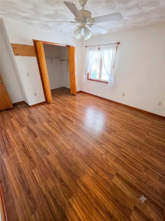 For Sale: $260,000 (3 beds, 2 baths, 1341 Square Feet)