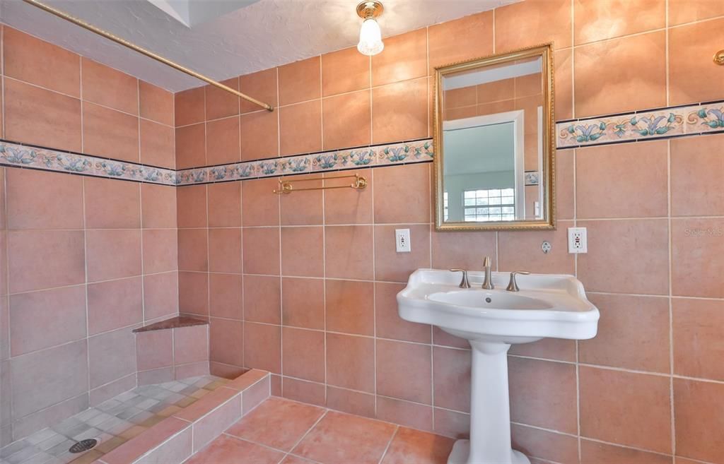 En Venta: $525,000 (4 camas, 3 baños, 2004 Pies cuadrados)