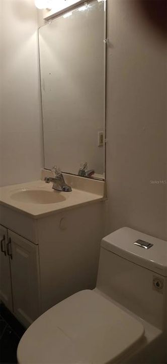 合同活跃: $215,000 (3 贝兹, 1 浴室, 782 平方英尺)