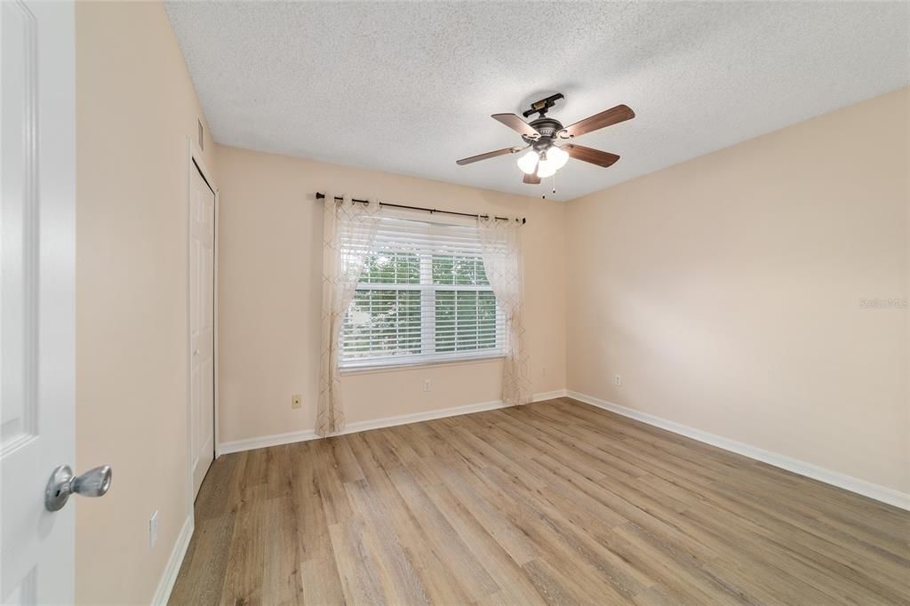 For Sale: $154,900 (2 beds, 1 baths, 1054 Square Feet)