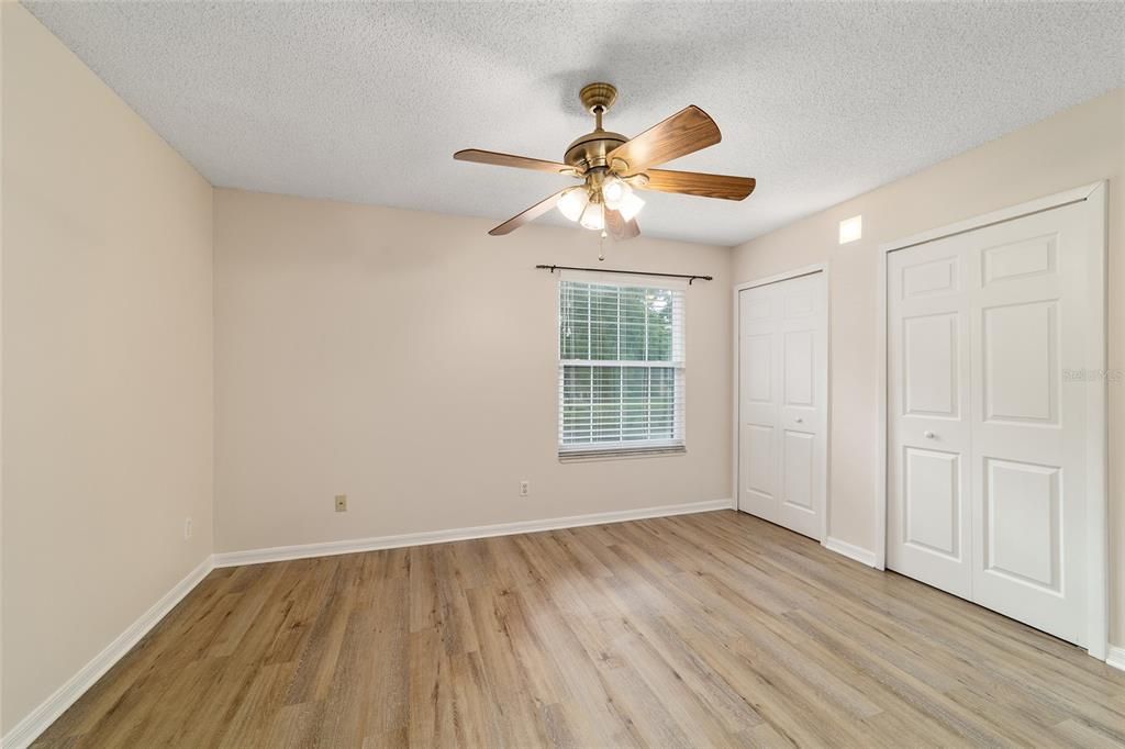 For Sale: $154,900 (2 beds, 1 baths, 1054 Square Feet)