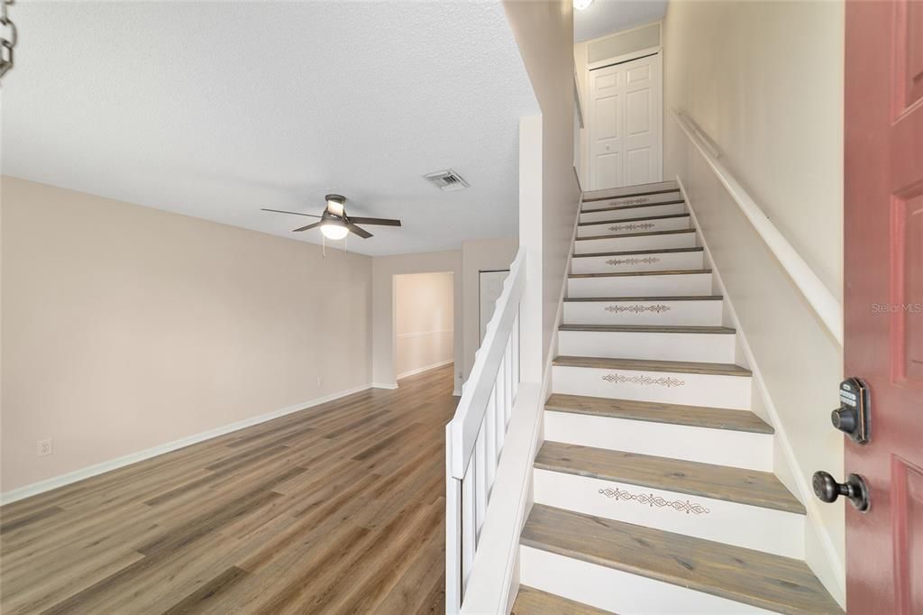 For Sale: $154,900 (2 beds, 1 baths, 1054 Square Feet)