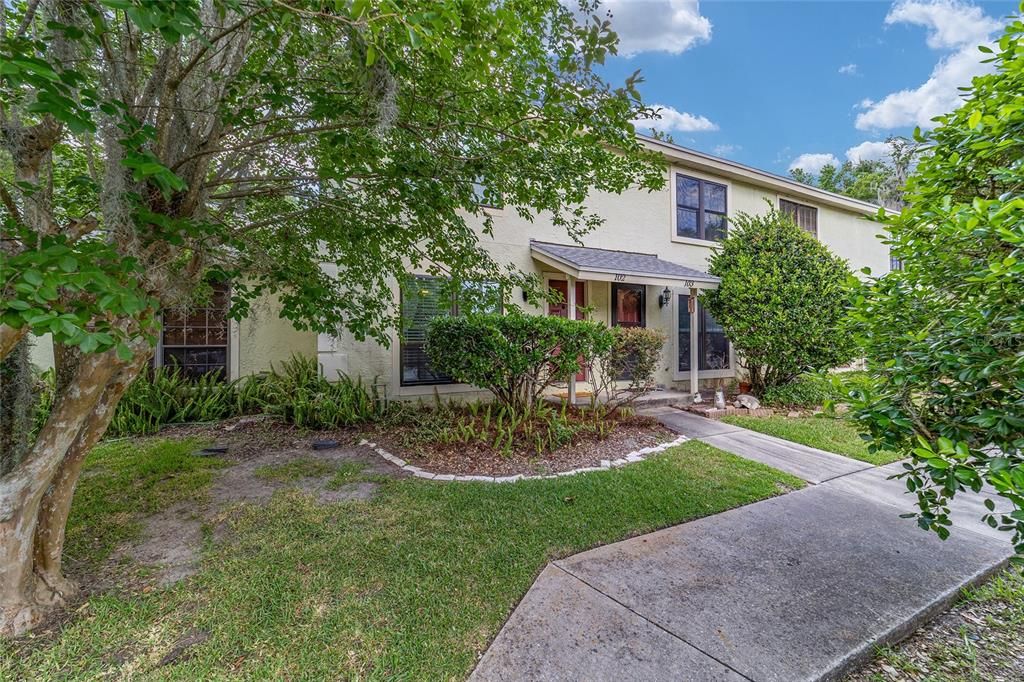 For Sale: $154,900 (2 beds, 1 baths, 1054 Square Feet)