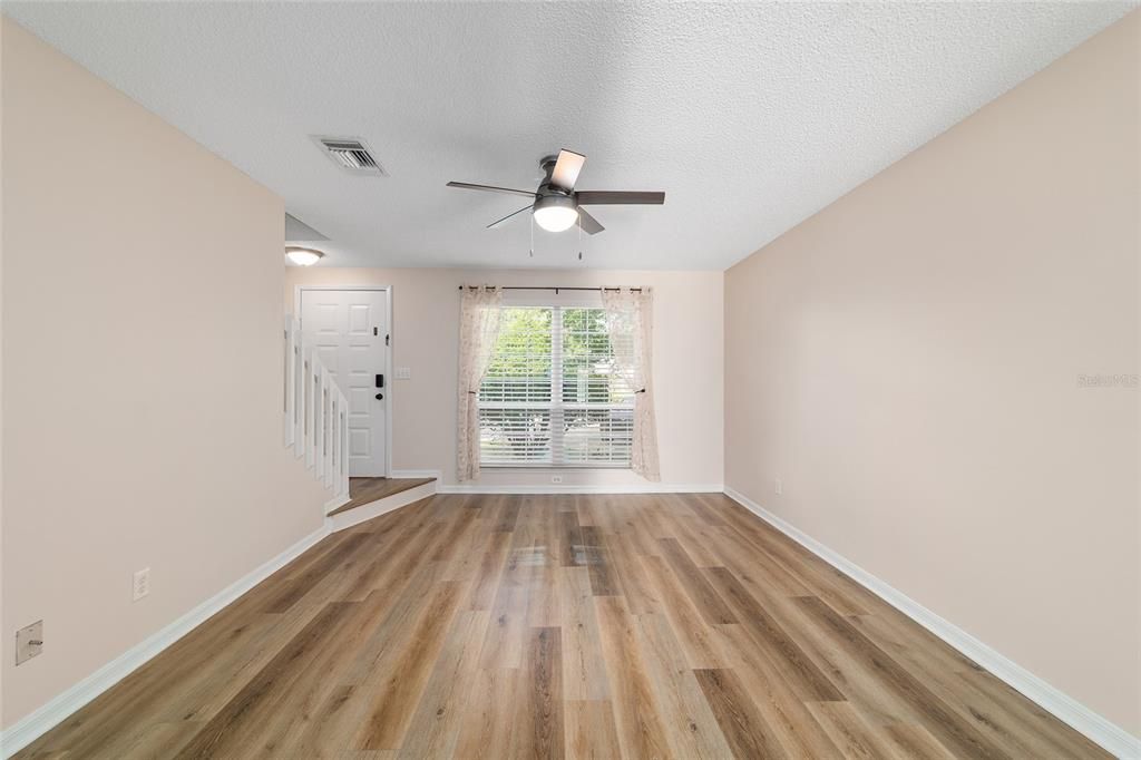 For Sale: $154,900 (2 beds, 1 baths, 1054 Square Feet)