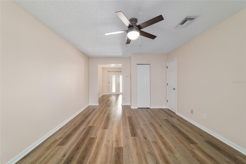 For Sale: $154,900 (2 beds, 1 baths, 1054 Square Feet)