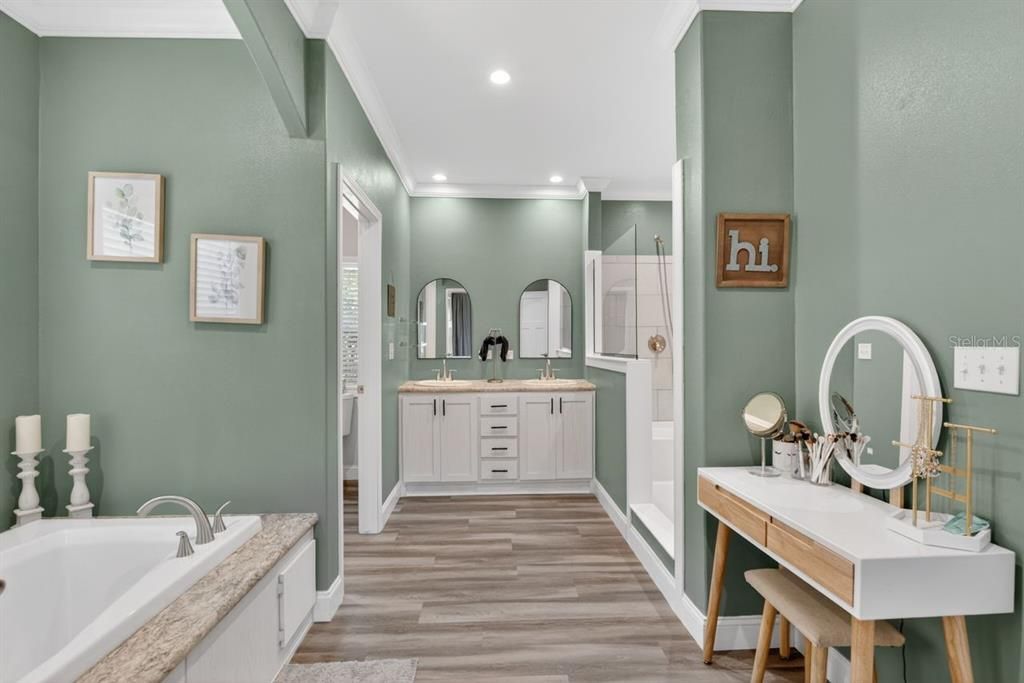 For Sale: $350,000 (3 beds, 2 baths, 1945 Square Feet)