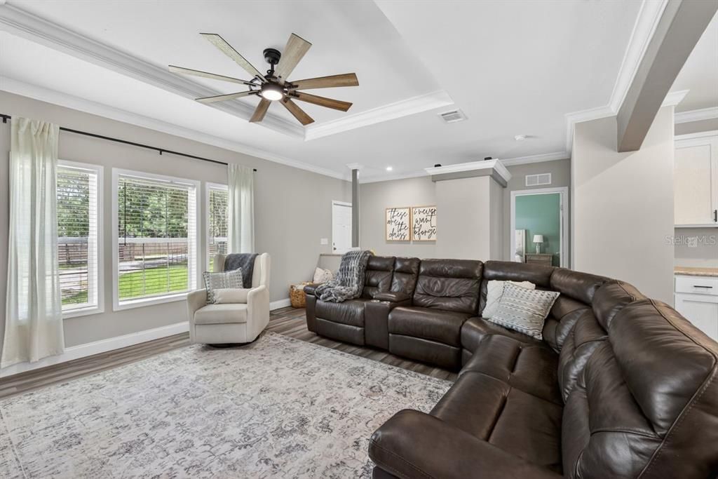 For Sale: $350,000 (3 beds, 2 baths, 1945 Square Feet)