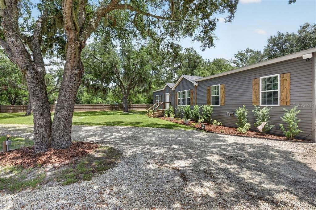 For Sale: $350,000 (3 beds, 2 baths, 1945 Square Feet)