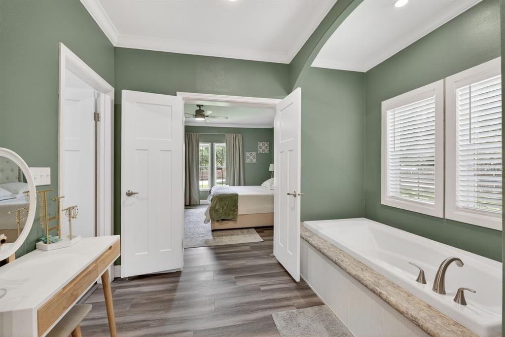 For Sale: $350,000 (3 beds, 2 baths, 1945 Square Feet)