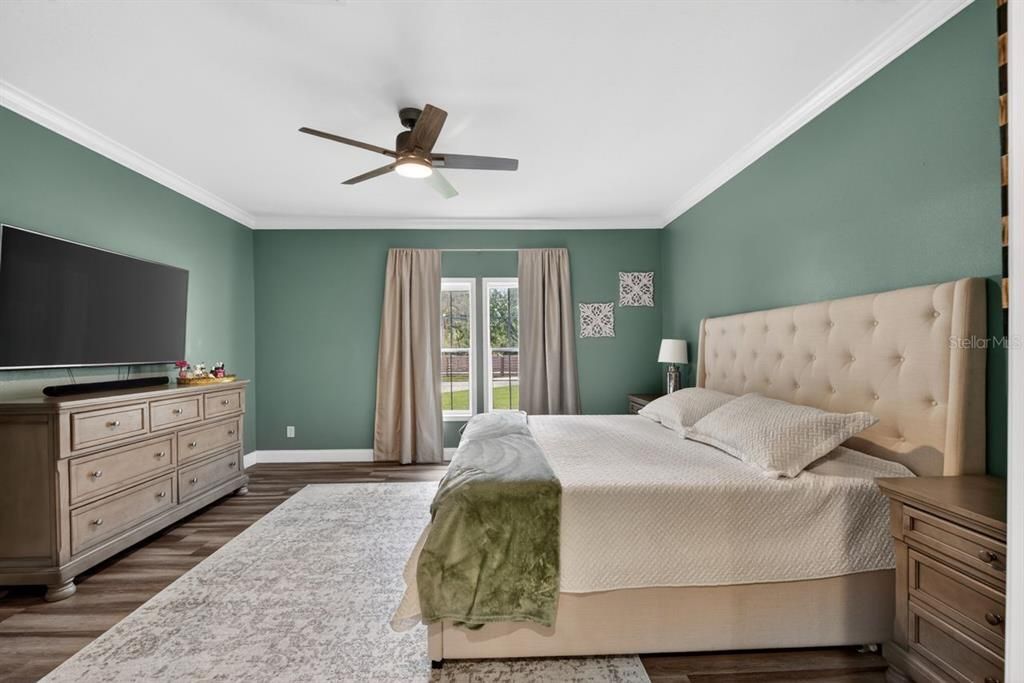 For Sale: $350,000 (3 beds, 2 baths, 1945 Square Feet)