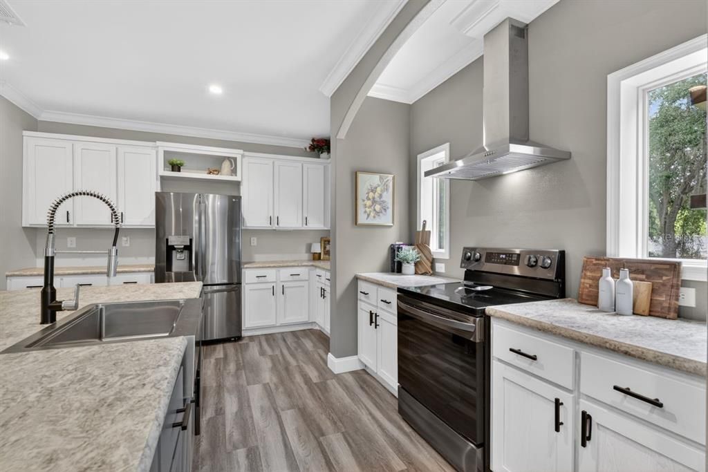 For Sale: $350,000 (3 beds, 2 baths, 1945 Square Feet)