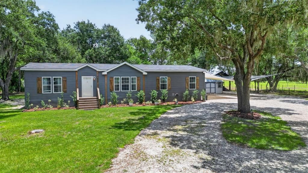 For Sale: $350,000 (3 beds, 2 baths, 1945 Square Feet)