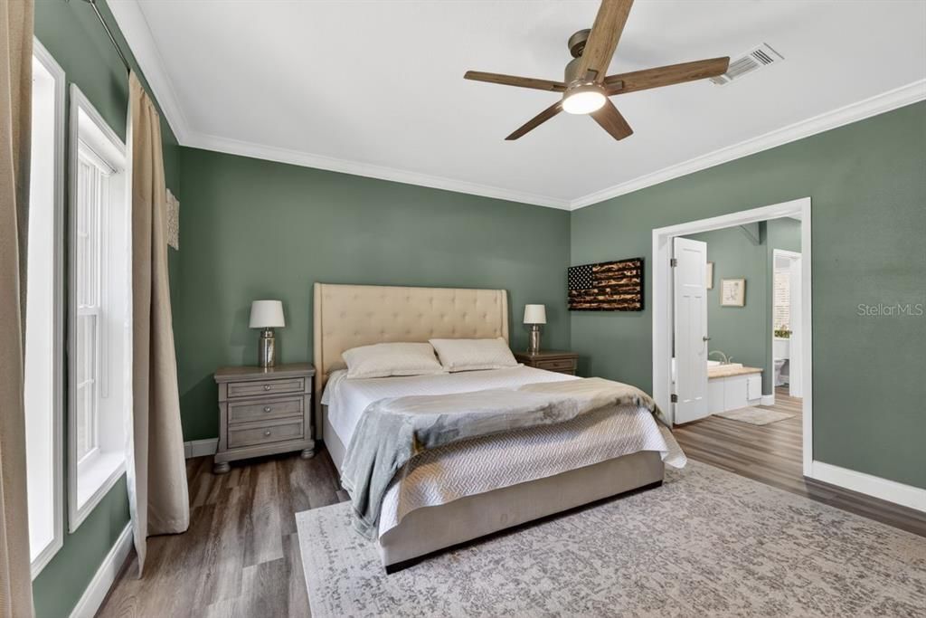 For Sale: $350,000 (3 beds, 2 baths, 1945 Square Feet)