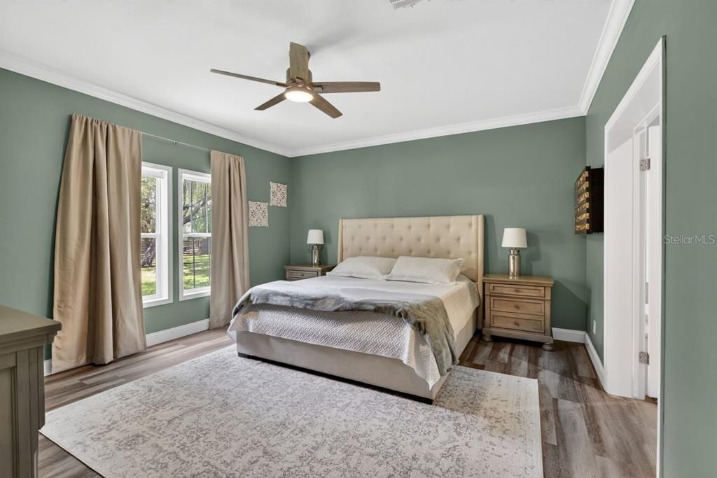 For Sale: $350,000 (3 beds, 2 baths, 1945 Square Feet)