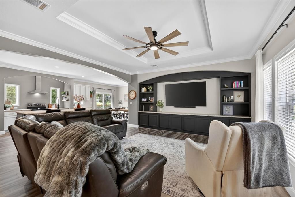 For Sale: $350,000 (3 beds, 2 baths, 1945 Square Feet)