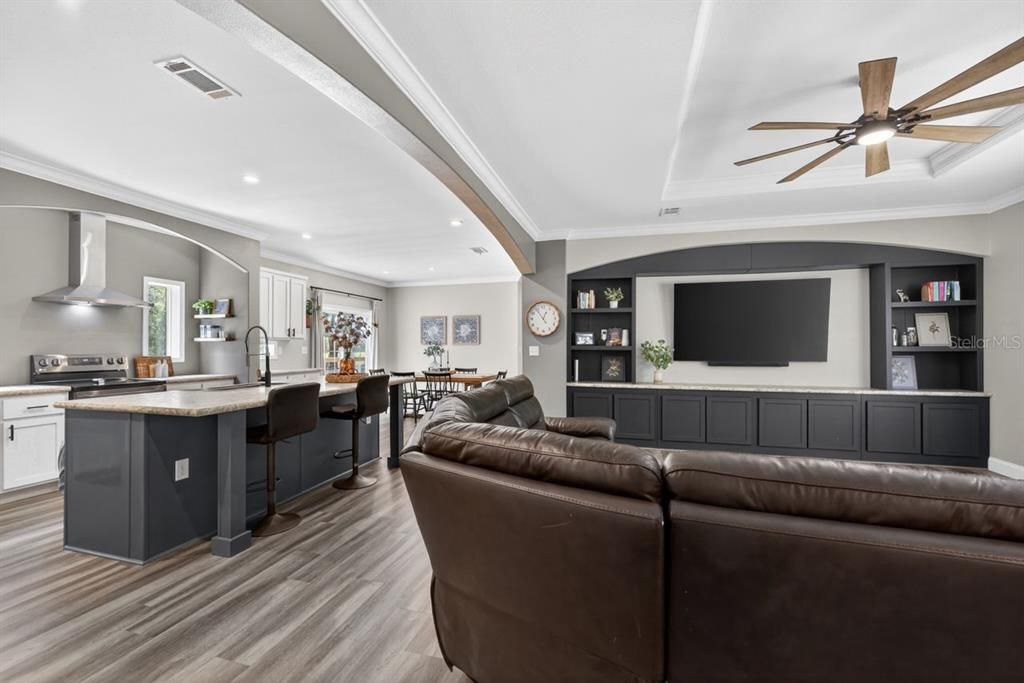 For Sale: $350,000 (3 beds, 2 baths, 1945 Square Feet)