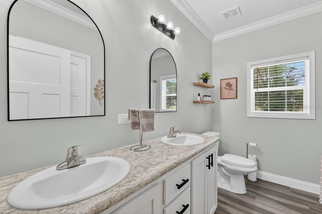 For Sale: $350,000 (3 beds, 2 baths, 1945 Square Feet)