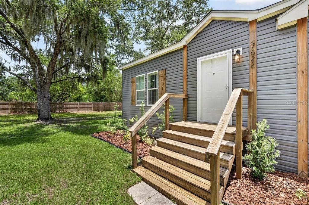 For Sale: $350,000 (3 beds, 2 baths, 1945 Square Feet)