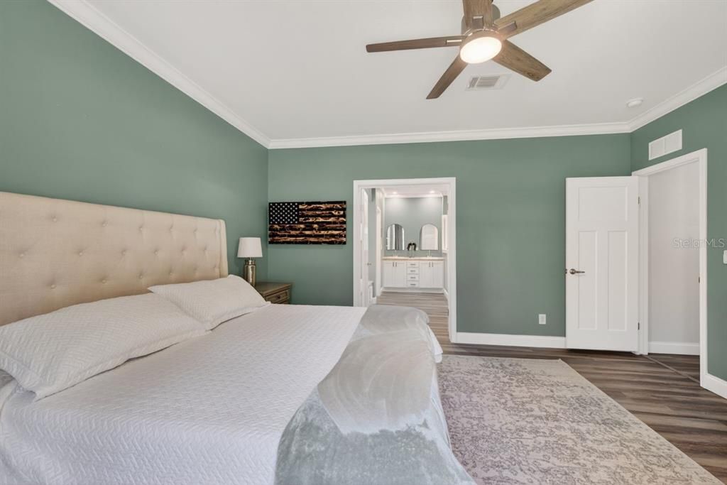 For Sale: $350,000 (3 beds, 2 baths, 1945 Square Feet)