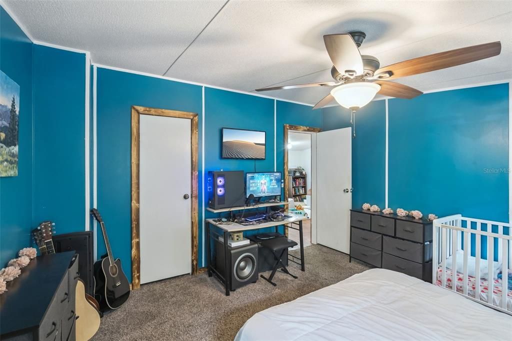 For Sale: $250,000 (3 beds, 2 baths, 1296 Square Feet)