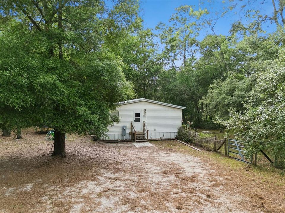 For Sale: $250,000 (3 beds, 2 baths, 1296 Square Feet)