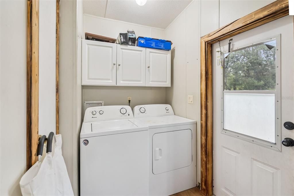 For Sale: $250,000 (3 beds, 2 baths, 1296 Square Feet)