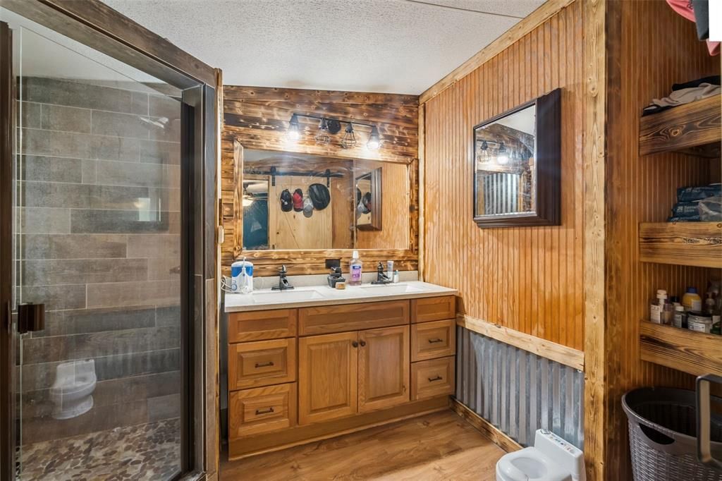 For Sale: $250,000 (3 beds, 2 baths, 1296 Square Feet)