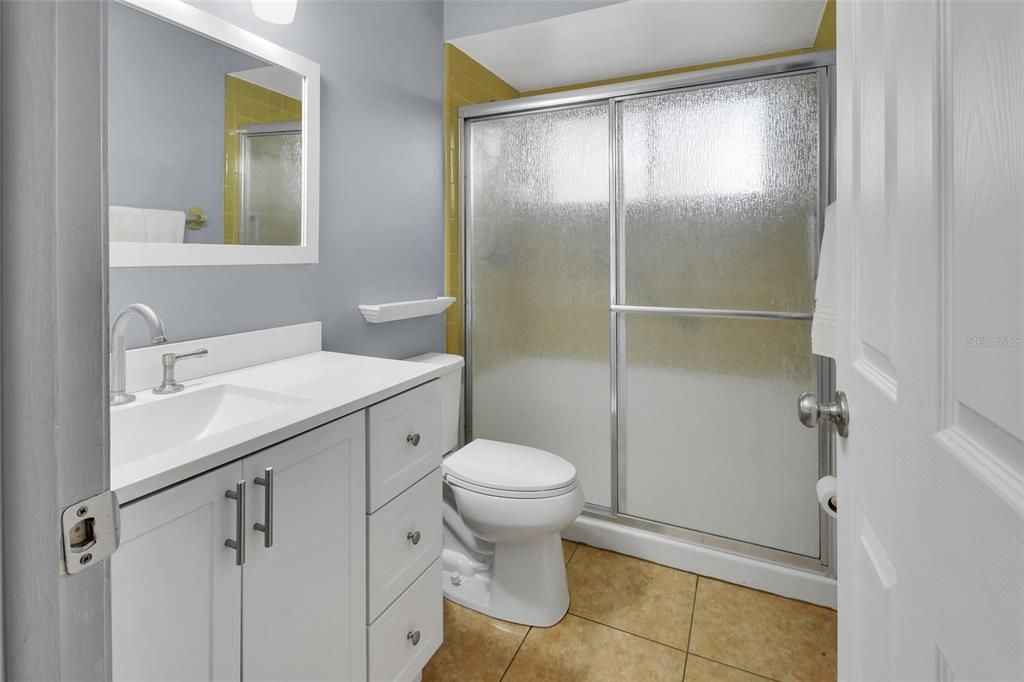 Activo con contrato: $250,000 (2 camas, 2 baños, 1137 Pies cuadrados)