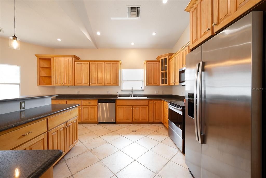En Venta: $695,000 (3 camas, 2 baños, 2900 Pies cuadrados)
