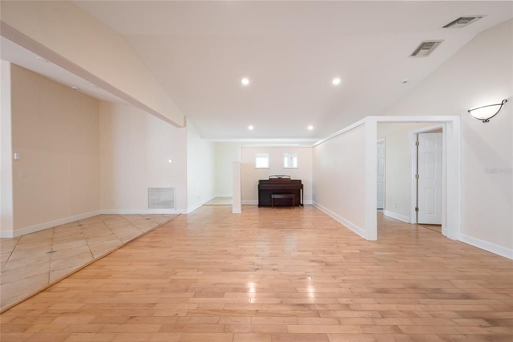 En Venta: $695,000 (3 camas, 2 baños, 2900 Pies cuadrados)