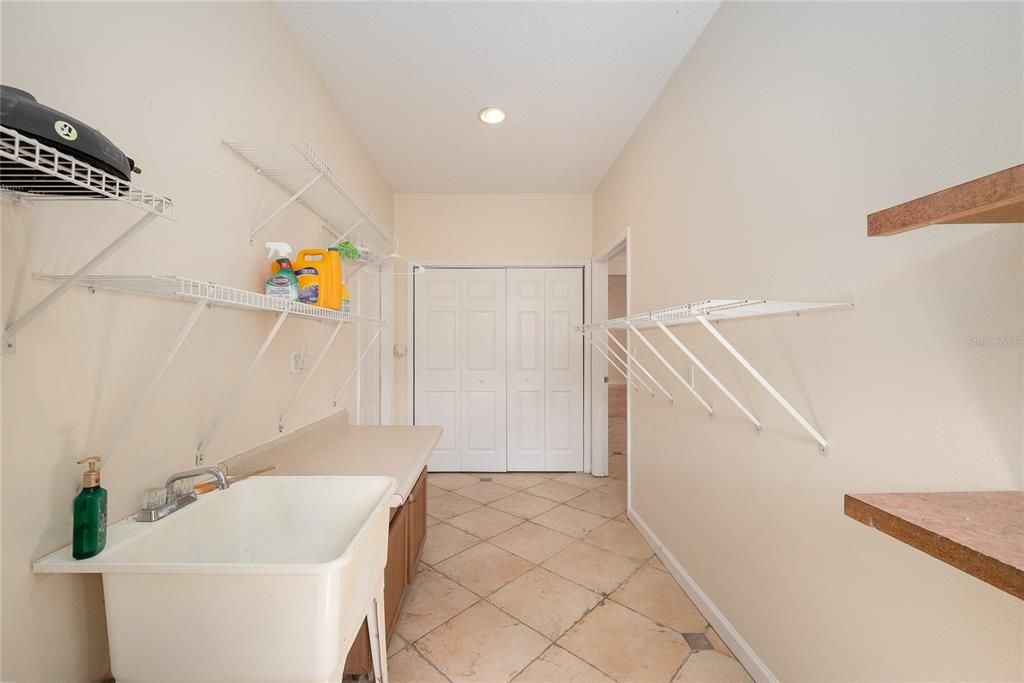En Venta: $695,000 (3 camas, 2 baños, 2900 Pies cuadrados)