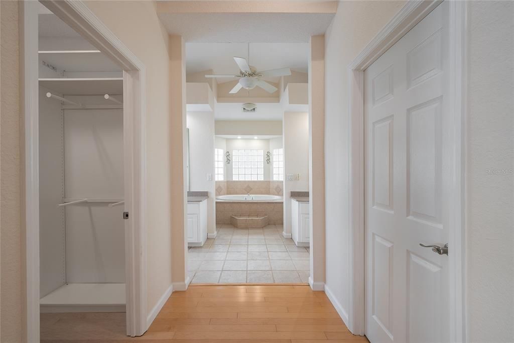 En Venta: $695,000 (3 camas, 2 baños, 2900 Pies cuadrados)