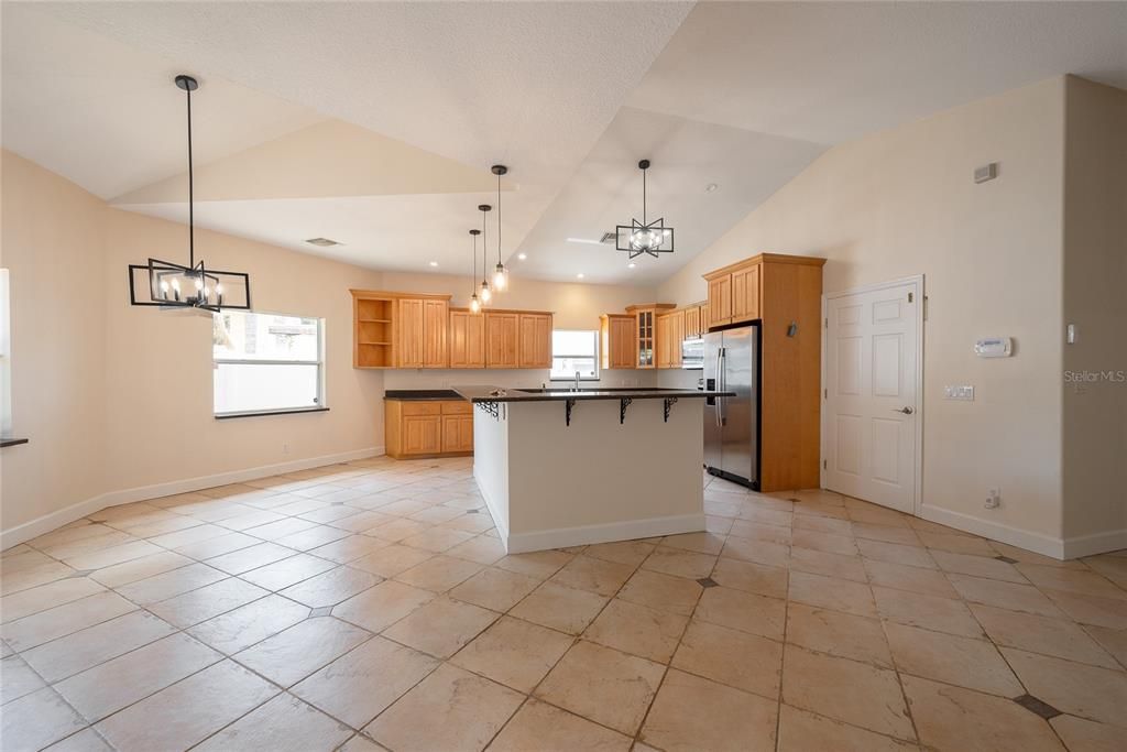 En Venta: $695,000 (3 camas, 2 baños, 2900 Pies cuadrados)