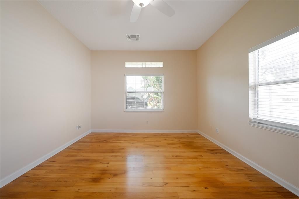 En Venta: $695,000 (3 camas, 2 baños, 2900 Pies cuadrados)