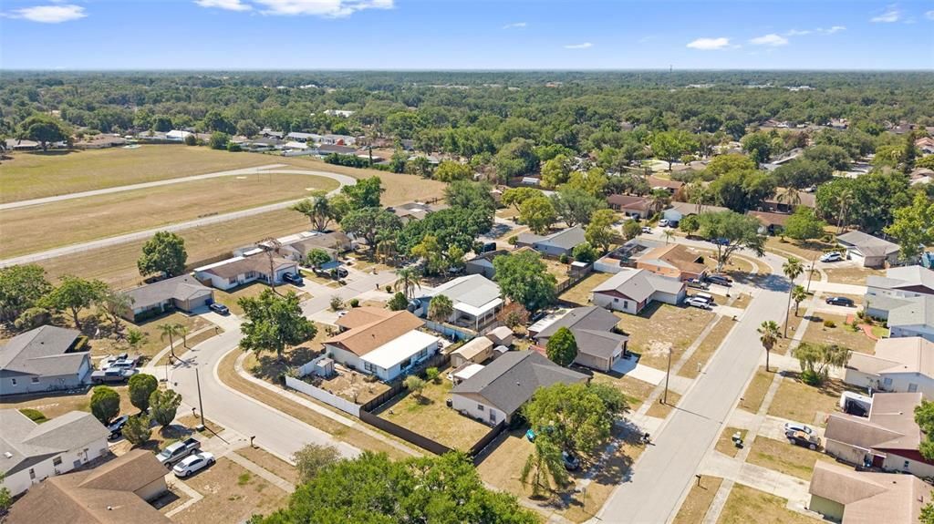 Под контрактом: $349,989 (5 спален, 3 ванн, 2226 Квадратных фут)