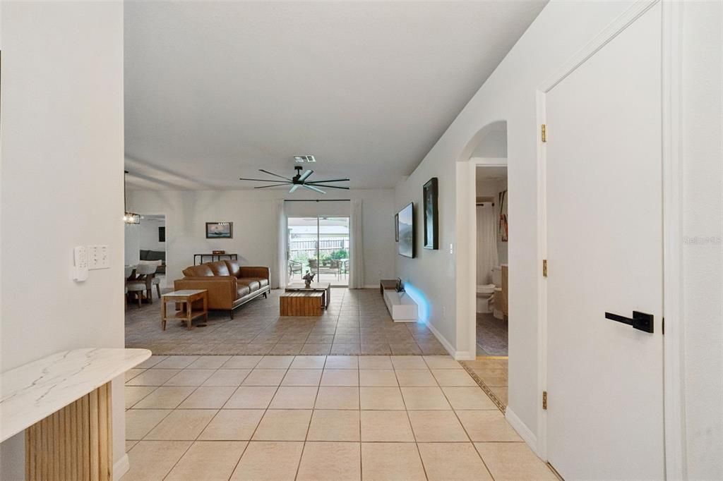 En Venta: $498,000 (3 camas, 2 baños, 2376 Pies cuadrados)