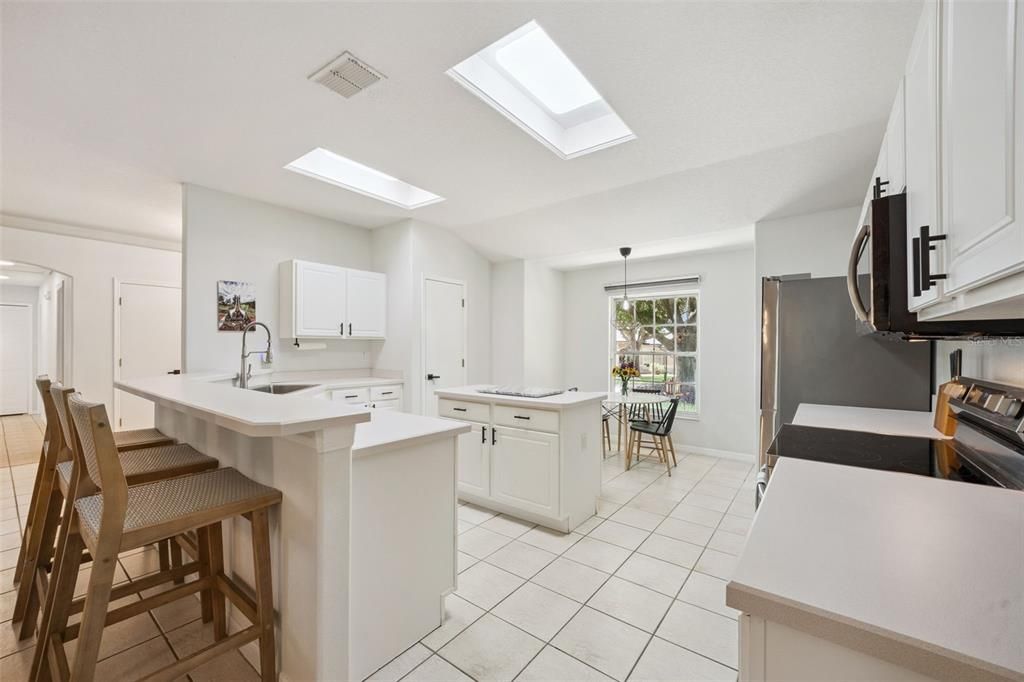 En Venta: $498,000 (3 camas, 2 baños, 2376 Pies cuadrados)