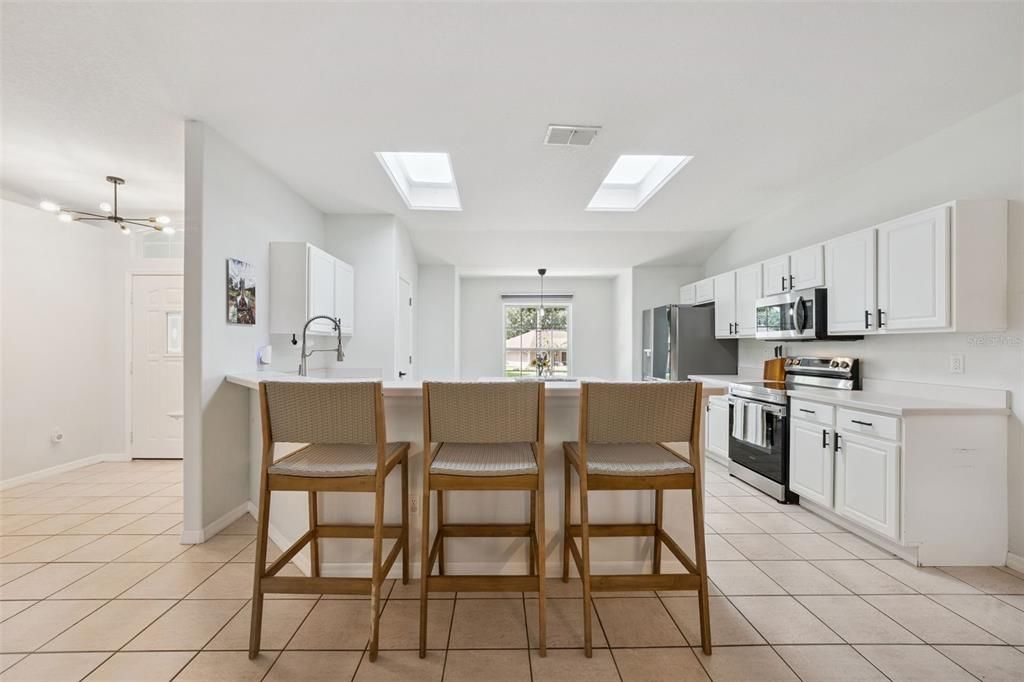 En Venta: $498,000 (3 camas, 2 baños, 2376 Pies cuadrados)