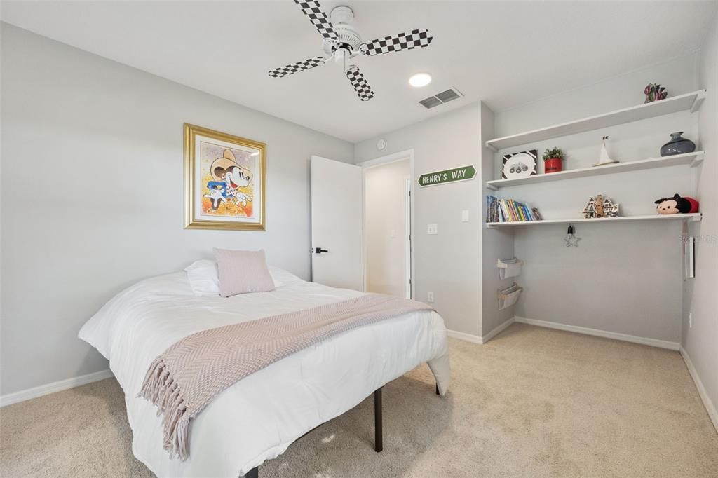En Venta: $498,000 (3 camas, 2 baños, 2376 Pies cuadrados)