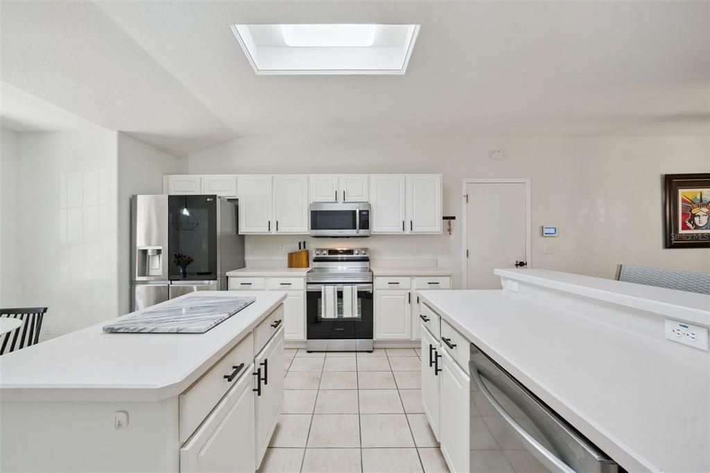 En Venta: $498,000 (3 camas, 2 baños, 2376 Pies cuadrados)