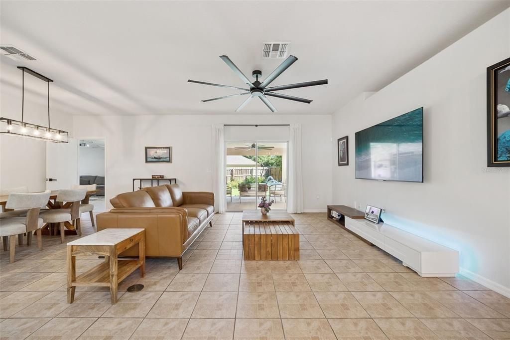 En Venta: $498,000 (3 camas, 2 baños, 2376 Pies cuadrados)