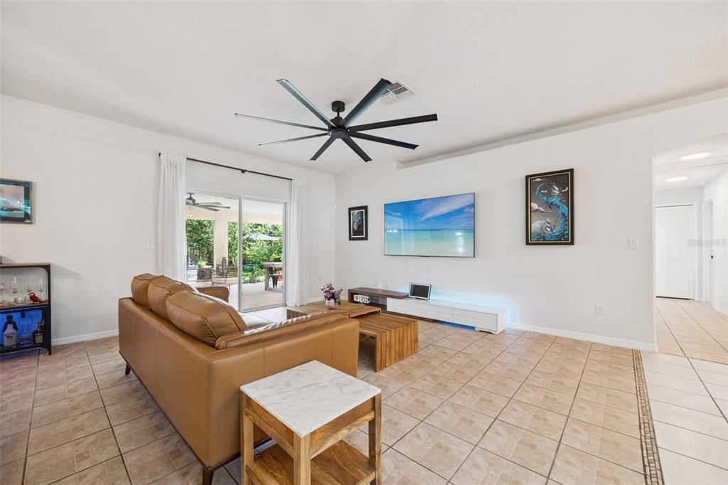En Venta: $498,000 (3 camas, 2 baños, 2376 Pies cuadrados)