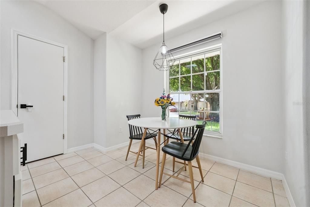En Venta: $498,000 (3 camas, 2 baños, 2376 Pies cuadrados)