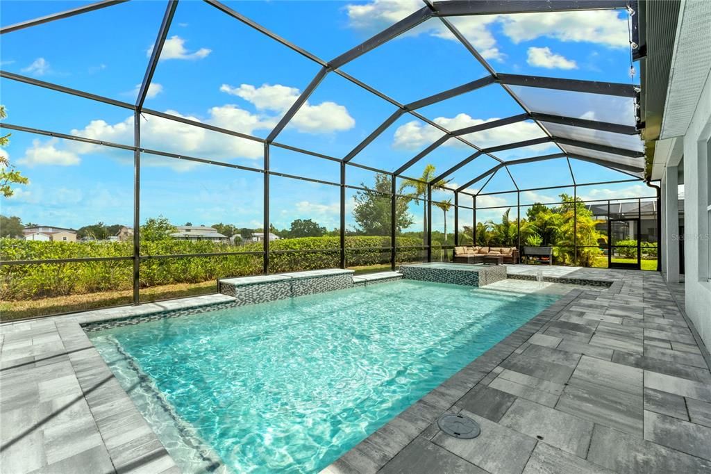 En Venta: $999,000 (4 camas, 3 baños, 2500 Pies cuadrados)